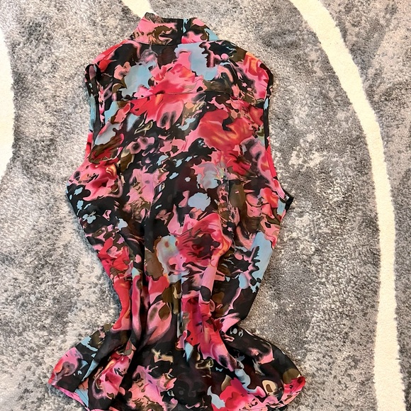 Floral Sheer Short Sleeved Blouse - Picture 2 of 2